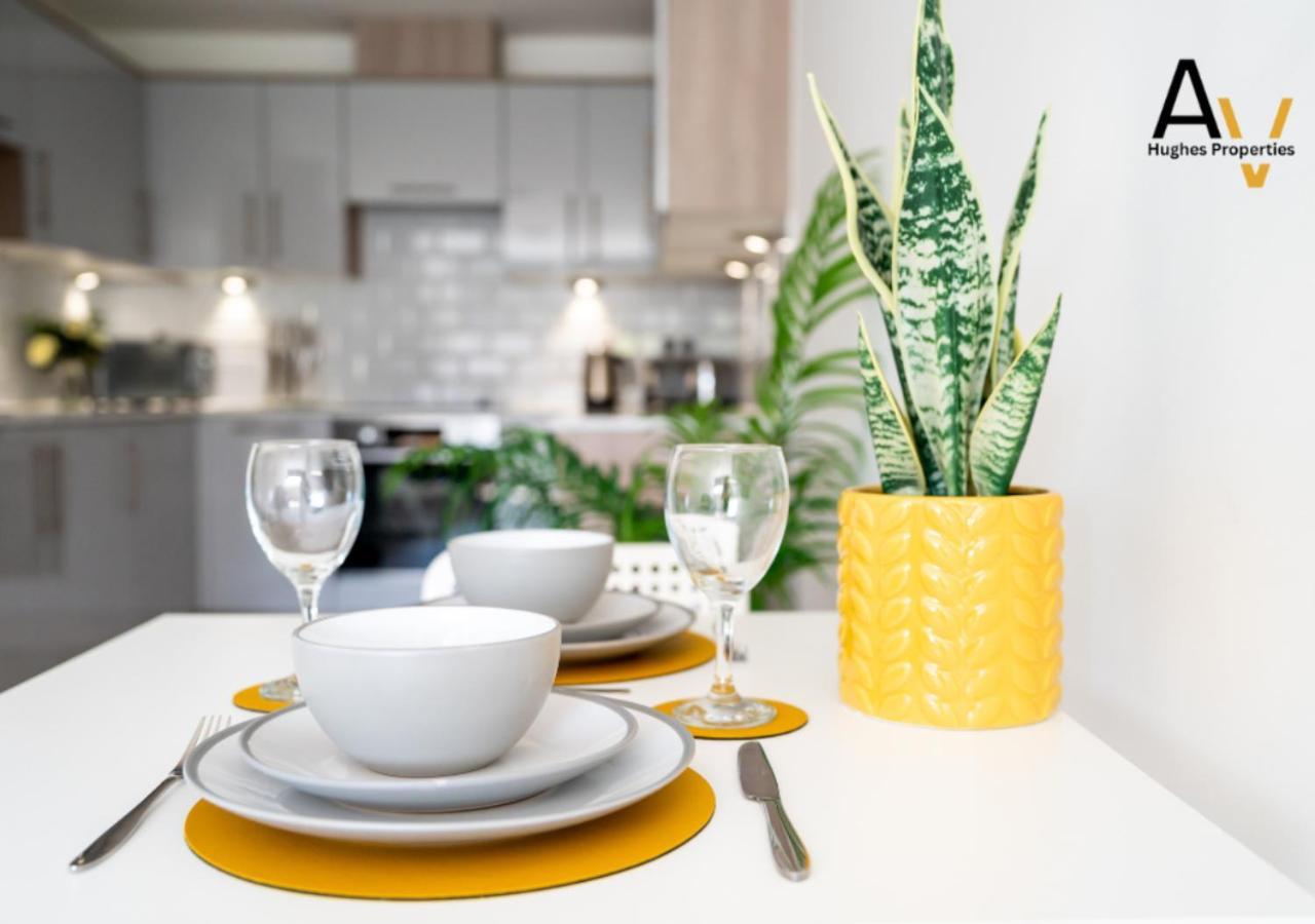Stylish One-Bedroom Apartment - Free Wi-Fi, 4 Mins From Station, Perfect For Business Stays By Av Hughes Properties Milton Keynes Luaran gambar