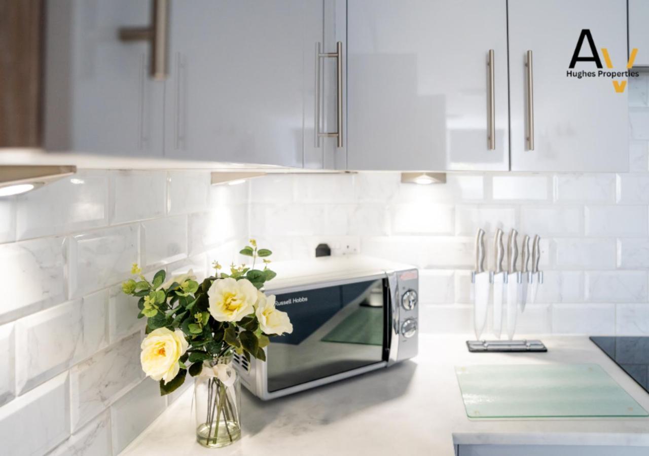 Stylish One-Bedroom Apartment - Free Wi-Fi, 4 Mins From Station, Perfect For Business Stays By Av Hughes Properties Milton Keynes Luaran gambar